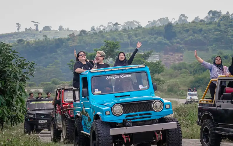Jeep Konvoi Kebun Teh Kemuning